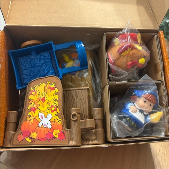 Fisher-Price Little People Thanksgiving Celebration Playset from 2006. - Picture 2 of 3